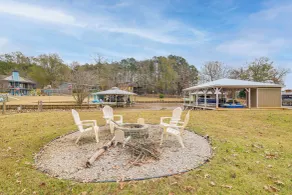 Quiet & Stylish Waterfront Gem w/ Dock in Eatonton - Interiör
