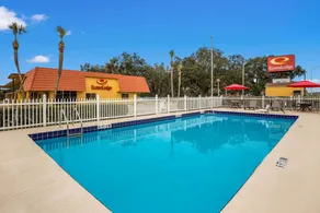 Econo Lodge Live Oak - Pool