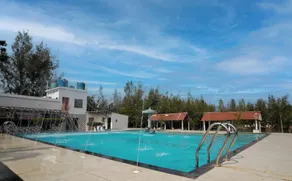 The Village Lake Resort Varanasi - Piscina