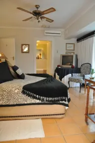 Blue Waves Lodge - Room