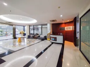 The Elite Enclave Studio at Beverly Dago Apartment By Travelio - Vestíbulo