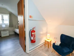 Railway Station Cottage - Room