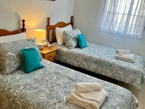 4 Bed 3 Bath Villa Sleeps 8, Pool Wifi Tv Close to Beach Restaurants and Shops - Værelse