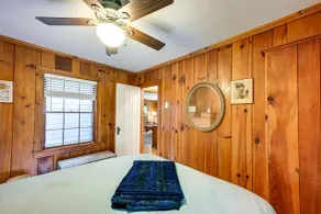 Highlands Vacation Rental - Walk to Mirror Lake! - Værelse