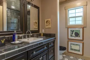 Uncle Chris Cabin by KABINO Air Conditioning Smart TVs Chefs Kitchen Spacious WiFi Grill Bills Island Reservoir Fishing - Salle de bain