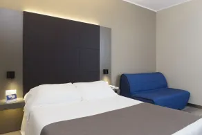 City Hotel & Suites - Chambre