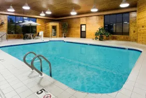 Super 8 by Wyndham Antigo - Pool
