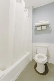 Scottish Inn & Suites - Kemah Boardwalk - Salle de bain