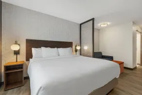 Everhome Suites Corona - Chambre