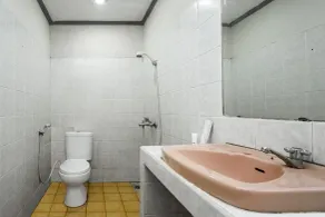 OYO 1989 Hotel Pelangi Harapan - Bathroom