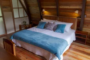 Sacha Urco Lodge -Private Cloud Forest Reserve in Mindo- 4x4 recommended March-April - Room