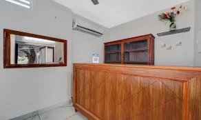 Itsy Hotels Green Villa, 2 Km From Rock Beach - Rezeption