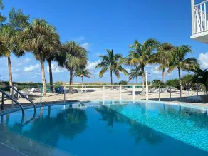 The Molloy - A Boutique Beach Resort - Piscine