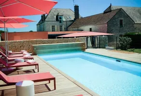Castel de Très Girard - Hotel & Restaurant - Teritoria - Pool