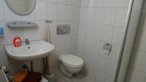 Gästezimmer & Ferienwohnung Berge - Bathroom