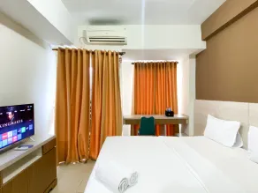 Simply Look Studio at Grand Dhika City Apartment By Travelio - Værelse