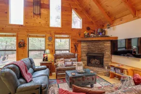 'Creek Bend Escape' w/ Hot Tub + River Views! - Innvendig
