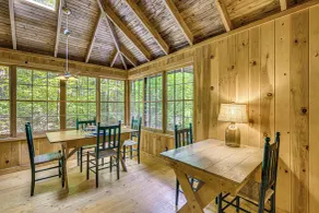 Rustic Cabin w/ Squam Lake Access & Fireplace! - Innvendig
