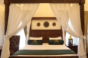 Lynton Resorts - Room