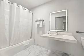 Rodeway Inn Cairo - Bathroom