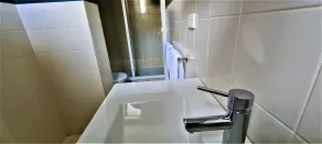 Brunswick Tower Hotel - Bathroom