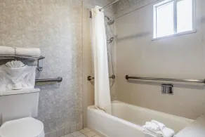 Quality Inn Half Moon Bay-Miramar Beach - Salle de bain