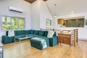 Walk to Bethel Woods: Family Home w/ Deck & Views! - Innenbereich