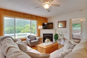 Candler Cabin w/ Deck & Mount Pisgah Views! - Interior