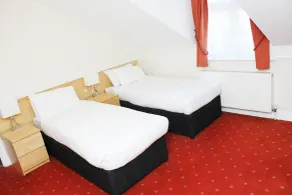 Brentwood Hotel & Apartments - Room