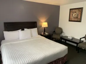 Lake Country Inn - Room