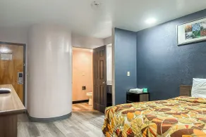 Relax Inn By Oyo Jackson MS Hwy 80 I-20 - Room