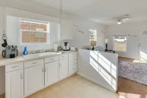 14 Mi to Montgomery: Quaint Couple's Apartment - Innenbereich