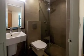 Olive Zip Richmond Circle by Embassy Group - Bagno