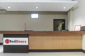 RedDoorz near Bahu Mall Manado - Recepción