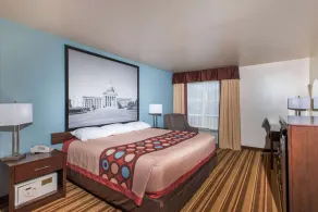 Super 8 by Wyndham Claremore OK - Chambre