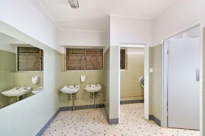 Upper Ross Hotel - Bathroom