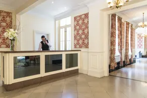 Hôtel Château Tilques - Rezeption