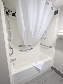 AmericInn by Wyndham Green Bay Near Stadium - Salle de bain