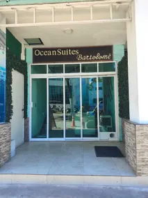 Bartolome Oceanfront Suites - Rezeption