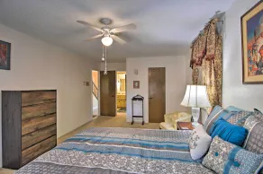 Private Home w/ Hot Tub & Patio Near Dtwn Tulsa - Intérieur