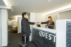 Quest Petone - Réception