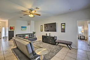 Modern Home w/ Patio & Grill in Cape Coral! - Intérieur
