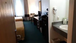 Pleasant Moose Lodge - Room