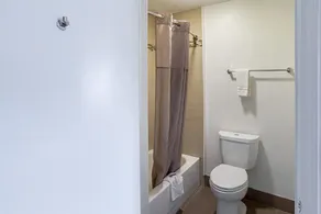 Motel 6-Grand Prairie, TX - Near Six Flags Drive - Badeværelse