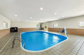 Comfort Suites Longview North - Piscine