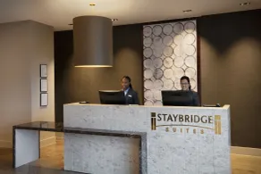Staybridge Suites London Heathrow - Bath Road, an IHG Aparthotel - Réception