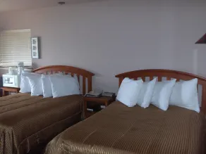 Gualala Surf Inn on the ocean bluff - Room