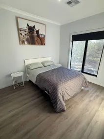 Golden Cliff Retreat Modern Riverside Escape - Rum