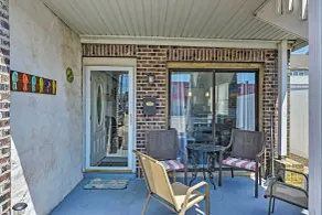 Coastal Brigantine Condo with Patio - Walk To Beach! - Intérieur