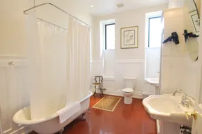 Grand Center Inn - Bathroom